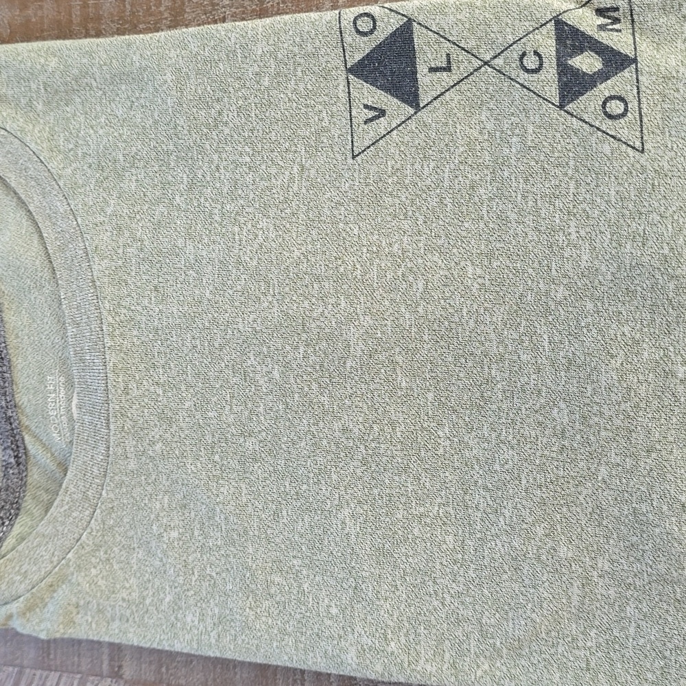 Volcom T Shirt - Picture 2 of 5